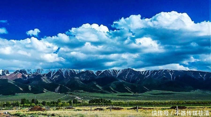 在天山脚下，有一座宝藏小城，名气虽不如伊犁，但美景如画卷