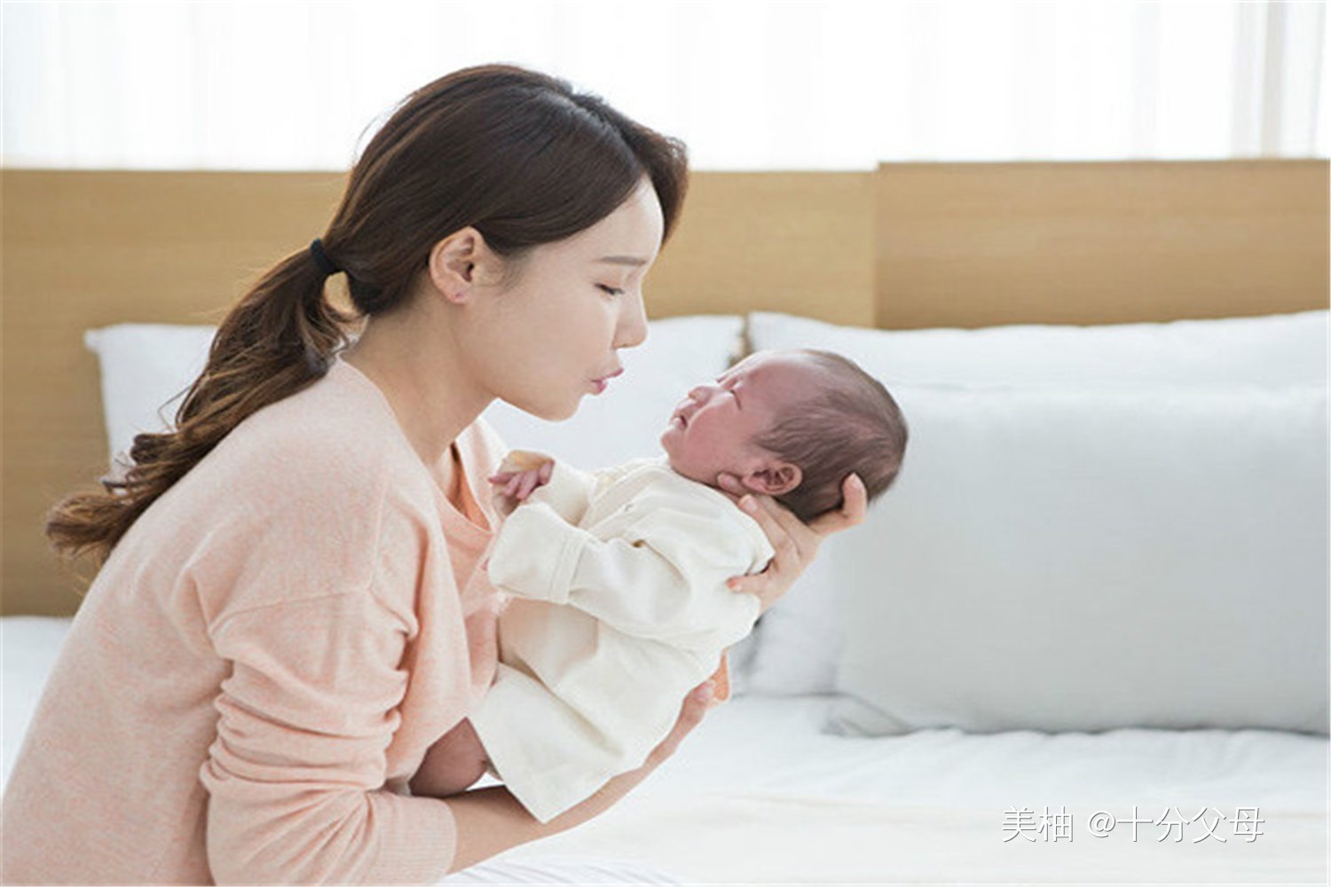 生活环境|宝宝出生后的第一抱很重要,这4类人最好不要抱,也是为了娃好