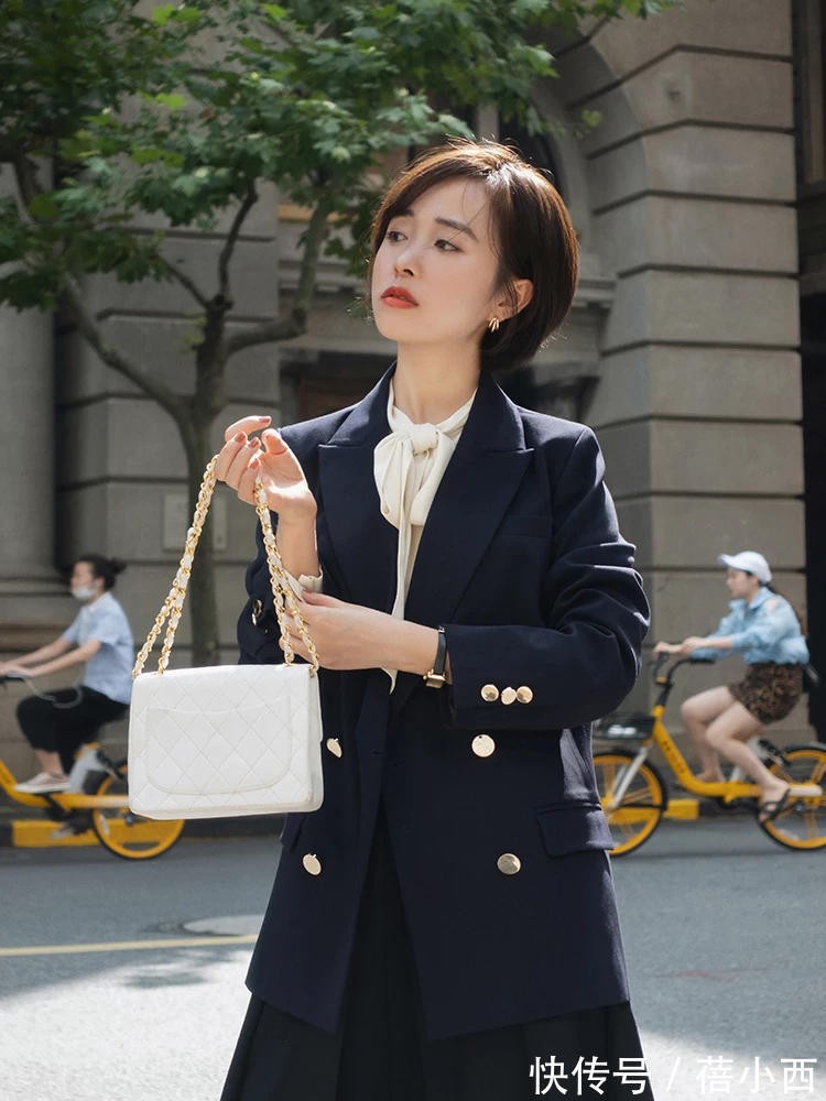 围巾 职场女性还是穿“西装”最高级,搭配裤子、半身裙,优雅又有范儿