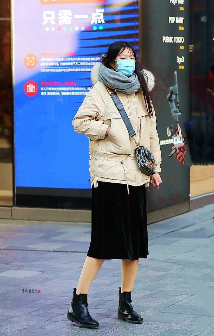 温暖|街拍:温暖又时尚的肉色丝袜美女