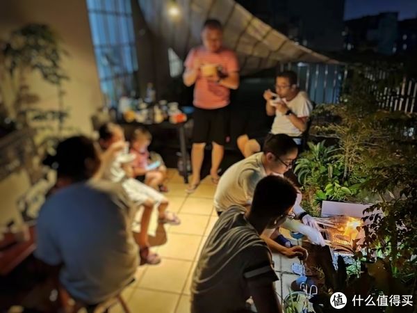 小朋友们|?摆摊露营样样都行，多功能营地灯到货
