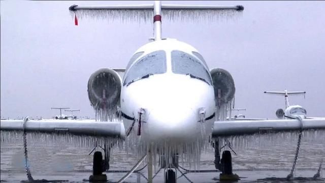 除冰剂|航空科普｜飞机如何除冰？为什么总要坐在飞机上等除冰？