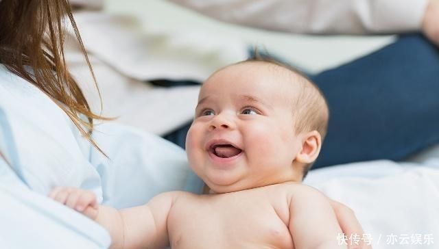 妈妈们|小宝宝经常“打嗝”,或许和几个“方面”有关,宝妈要多留心一点