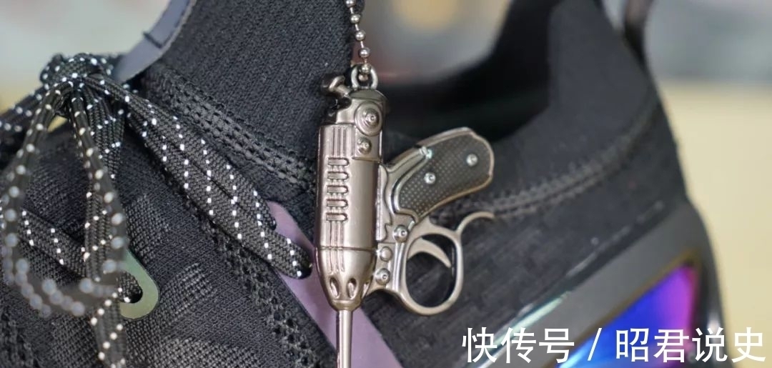 鞋盒 国货逆天球鞋,脚感爆炸,送衣服还联名,发售价竟低于一千!