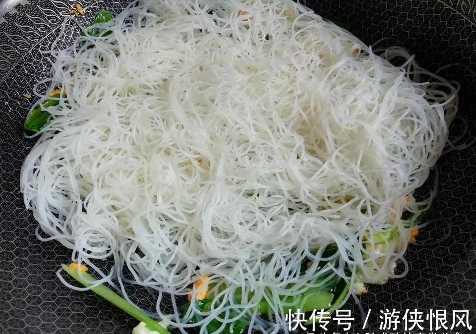 鲜香|炒粉丝时，牢记3个技巧，鲜香爽口不结块，比饭店的还好吃！