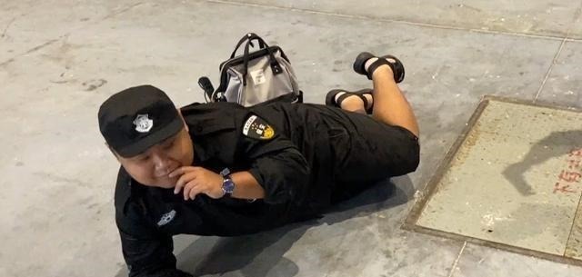 cos|年年漫展都有神COS,今年这个保安我觉得还行