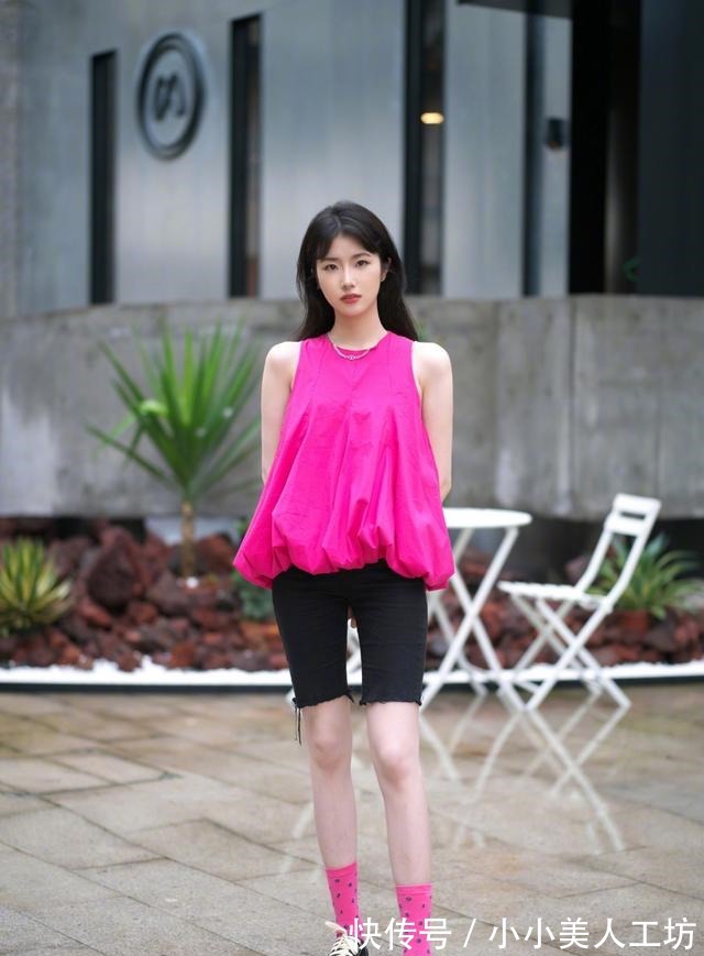 搭配 黑白配过时了,试试这几组“彩色穿搭”,时髦又显白,黄皮也能穿!