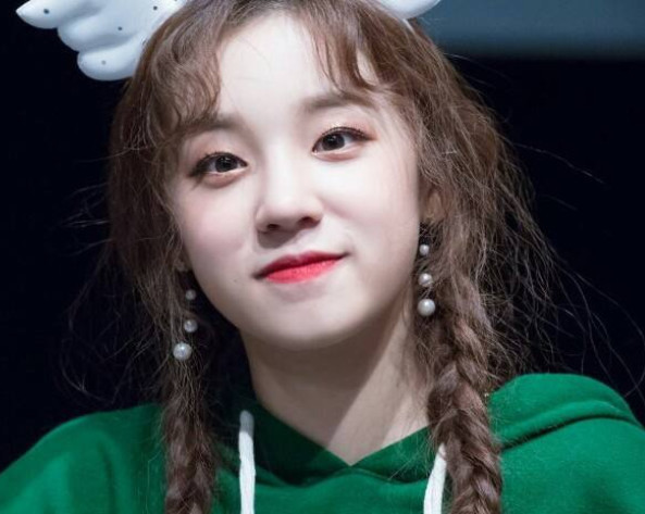 同龄人|脸上有这四种特点的人,是典型的“童颜”,老了看不出岁月的痕迹