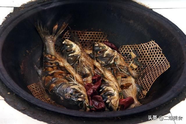 不管炖什么鱼,牢记3个去腥小技巧,去腥增香,比饭店的味道还好