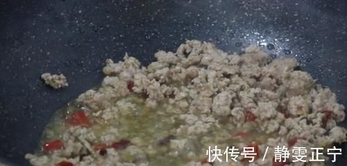 瘦肉|农村老奶奶教我茄子做法，回家后一周吃3次，孩子爱吃，每次光盘