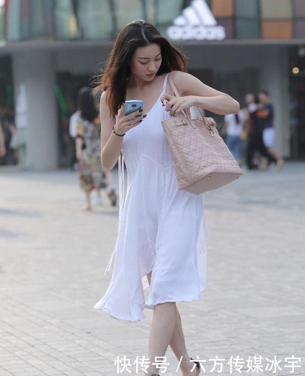 白色|白裙飘飘美女驾到,浪漫的白色吊带裙穿出女性温柔气质!