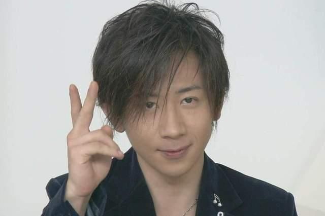 湖南春晚：何炅屡失误显疲惫，50岁孙悦劲歌热舞，刘谦被指认不出