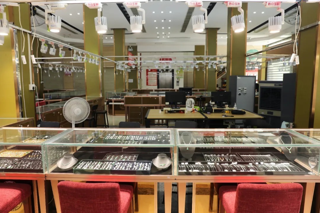 直射光|翡翠柜台上的翡翠可不是随便摆的,这样弄你才会喜欢买!