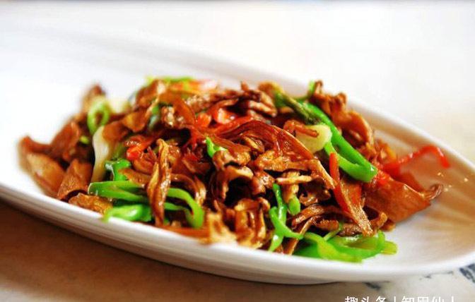 花雕手撕鸭、干煸松茸、红烧白鲳制作方法