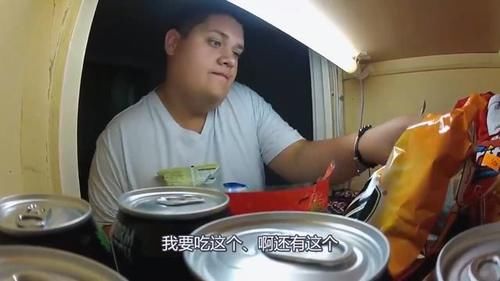 睡着|84斤瘦子和308斤胖子交换饮食，一顿抵三顿，睡着还要被迫吃宵夜