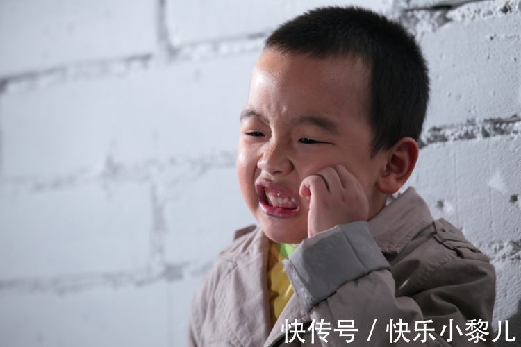 龋齿|越来越多的孩子烂牙,怪不得孩子,妈妈的这个习惯是罪魁祸首