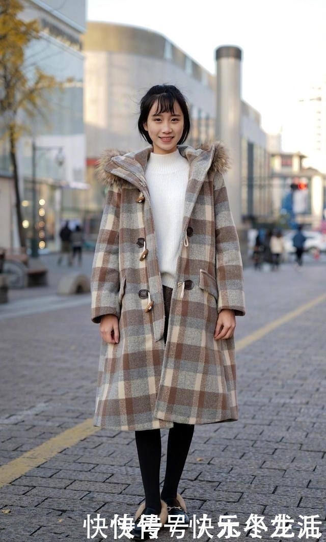 时尚穿搭|时尚穿搭,脚踩一双毛拖鞋,尽显随性慵懒的气息