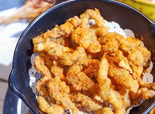 炸酥肉，牢记3点小技巧，酥肉炸好香酥美味，不发硬，比买的实惠