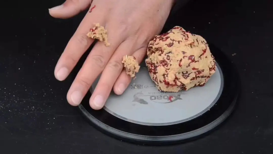 冬季野钓鲫鱼,只能用虫饵?那是因为你没用过这三种特殊的拉饵