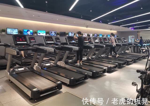 健身房|一次完成多少个俯卧撑才算合格？经常做俯卧撑有哪些好处