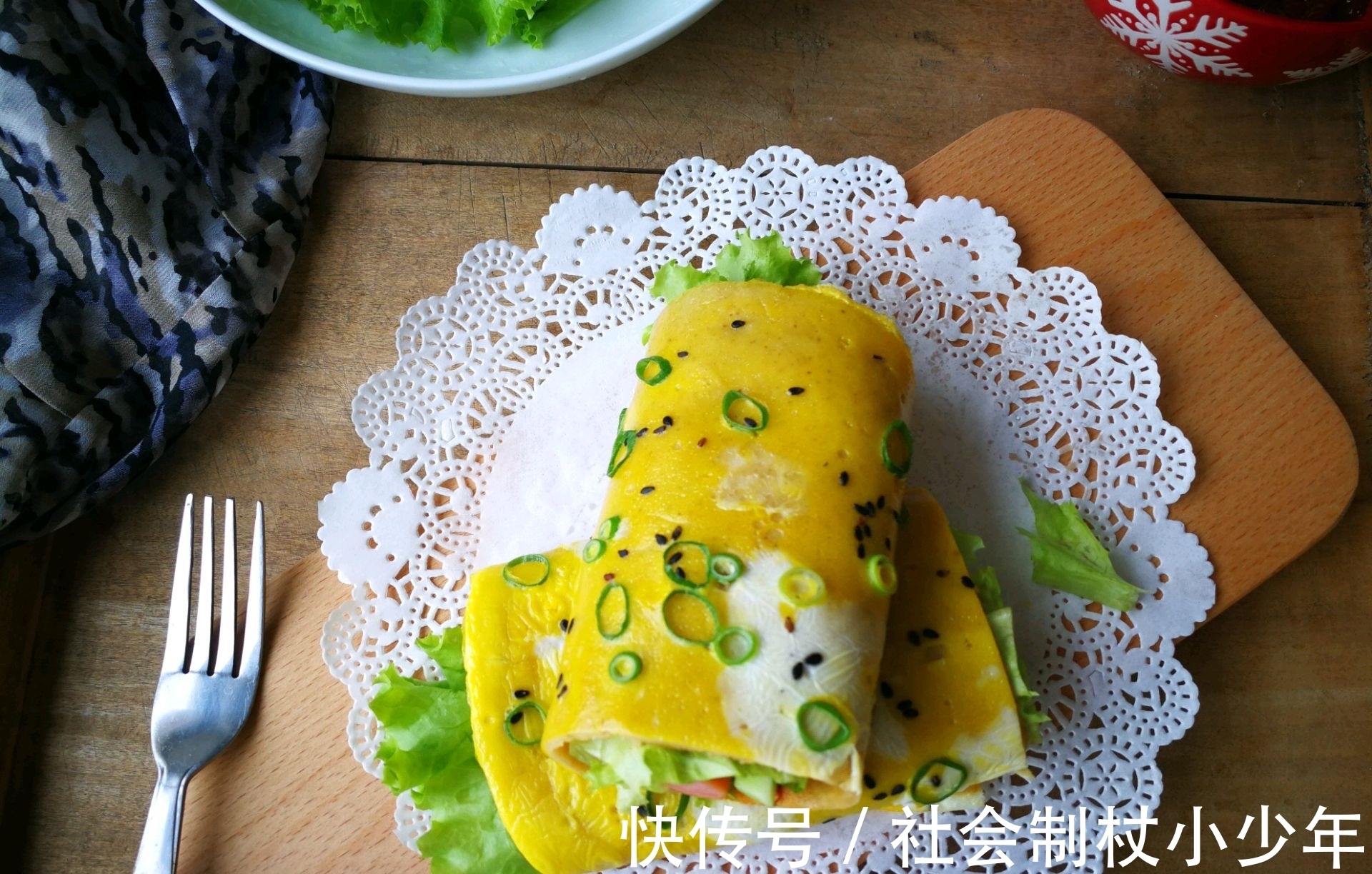 黑芝麻|早餐在家做鸡蛋煎饼,又薄又软,想吃什么加什么,方便快捷