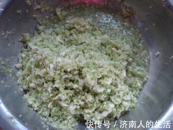 试试此种馅的饺子,保证你吃过一次后,不再只喜欢吃肉馅的!