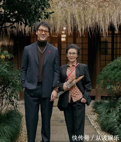 乐福鞋 40、50岁的女人,别穿高跟鞋了,今年流行这3种平底鞋,时髦高贵