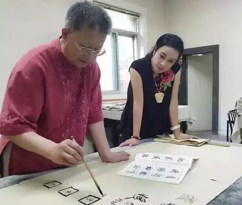 授业帖&刘晓庆办展,曾来德站台:她天生就是文人,当之无愧的书法家