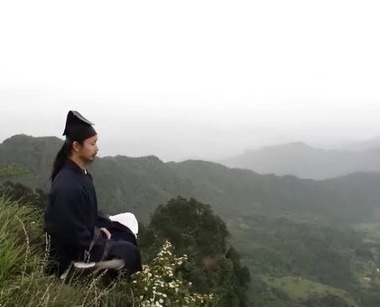 武当山$他被誉为中国轻功第一人,一跃跳上四米高墙,2公里路只需5分钟