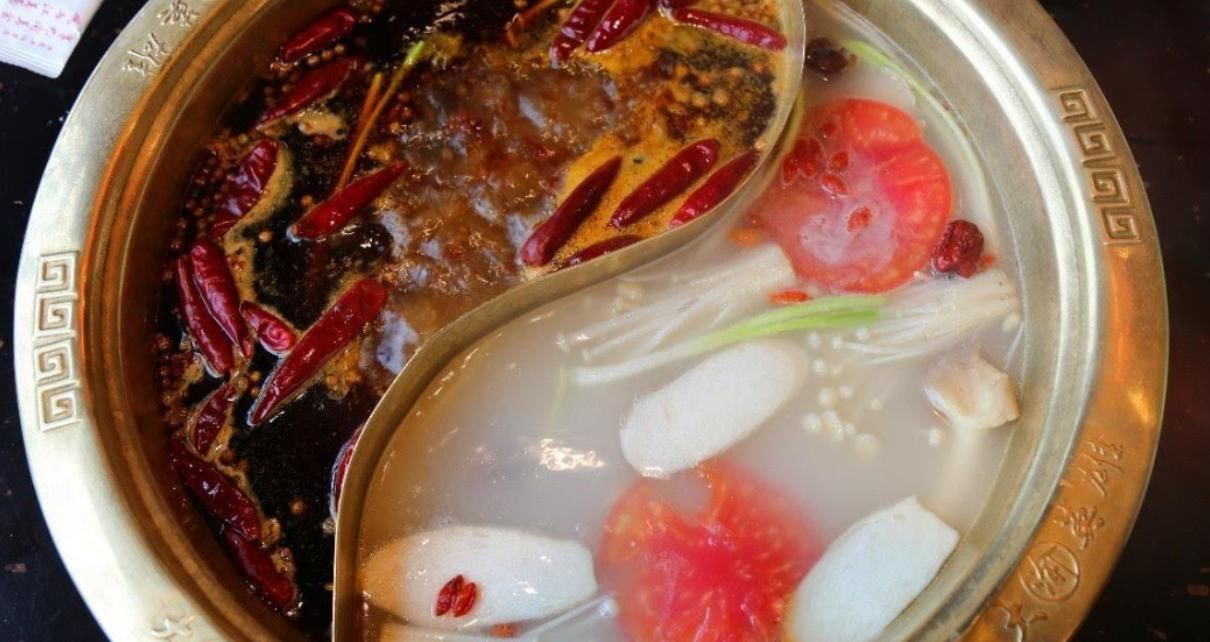 “红楼梦”之龙凤锅，其味醇香，令人垂涎