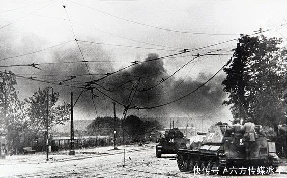 老照片|柏林战役老照片在苏军250万兵力的进攻下，恶魔迎来了消亡