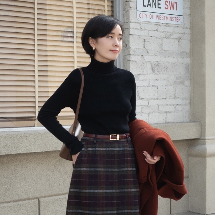 半身裙 30+女性如何摆脱土气感?针织衫搭配半身裙,高级时髦又减龄