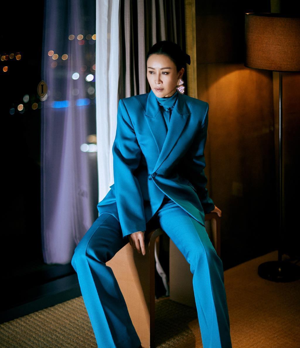 50多岁的女人留什么发型美?齐肩短发清爽又时尚,披肩发也可以