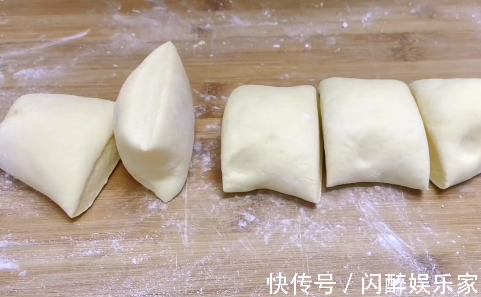 谷物醇|玉米面开水一烫,加一盒酸奶,金黄柔软好消化,孩子三天两头要吃