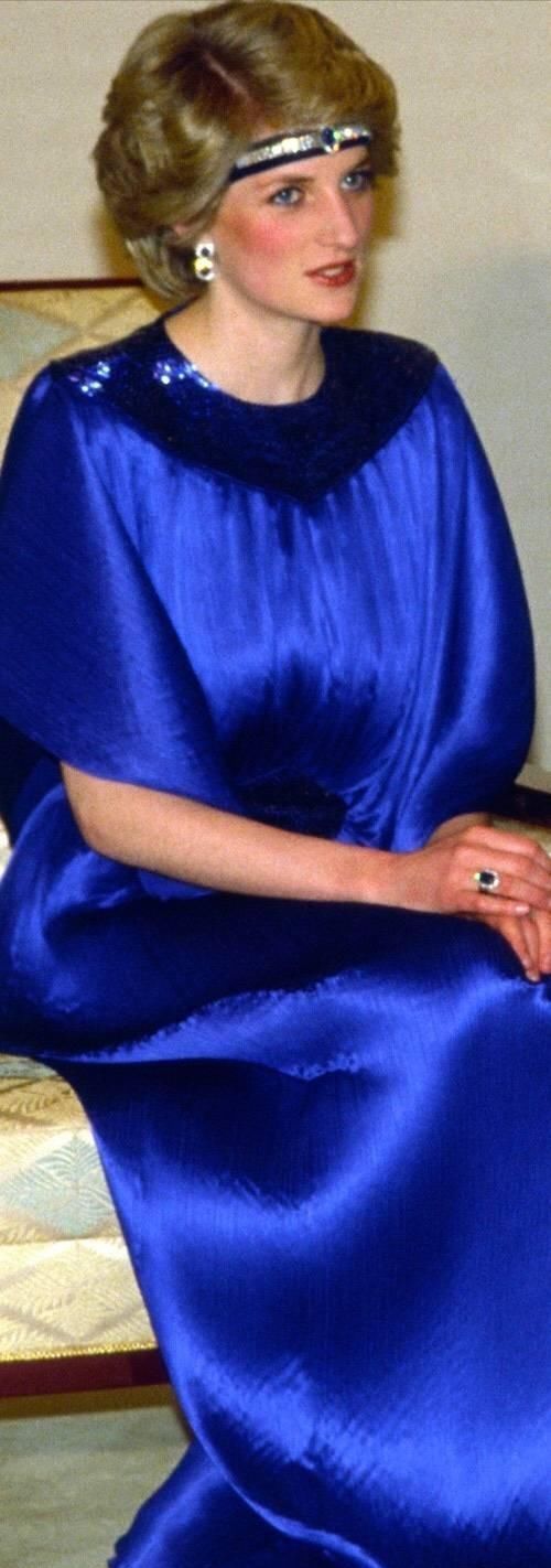 额头|狗链子戴额头上,珍珠项链背部反戴,戴安娜的时髦凯特梅根追不上