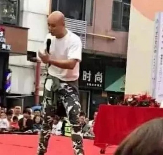 从“金牌主持”到“街头演讲”，乐嘉渐变人生背后，皆是因果轮回