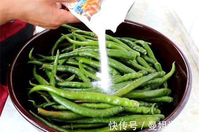 教你青辣椒的正确腌制方法，香辣好吃又下饭，做法超简单