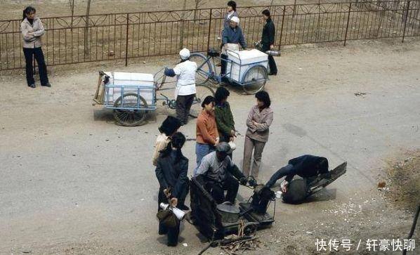 冰棍|老照片：记忆中的80年代，路边的小吃摊很干净，冰棍很便宜