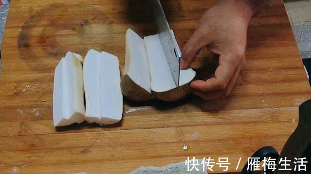 为啥很多饭店把芹菜炒杏鲍菇当做招牌菜试着炒一次,真能吃上瘾
