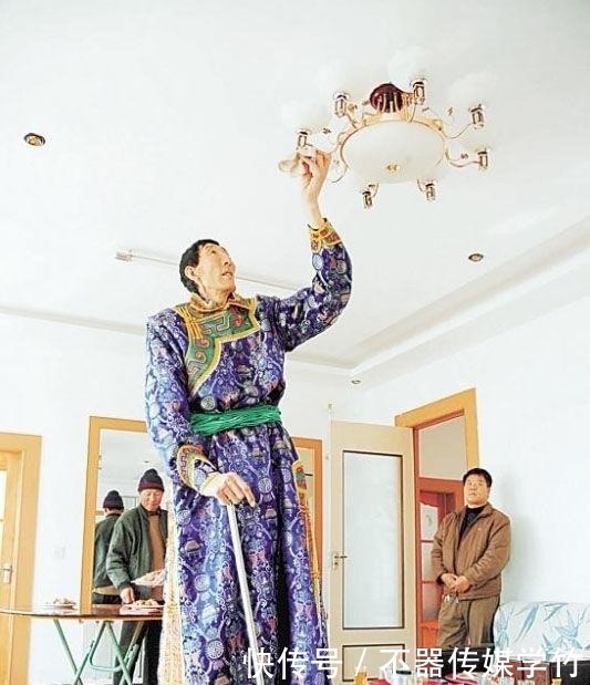 第一高人鲍喜顺:不顾医生劝阻坚持让美娇妻生子,如今下场真解恨