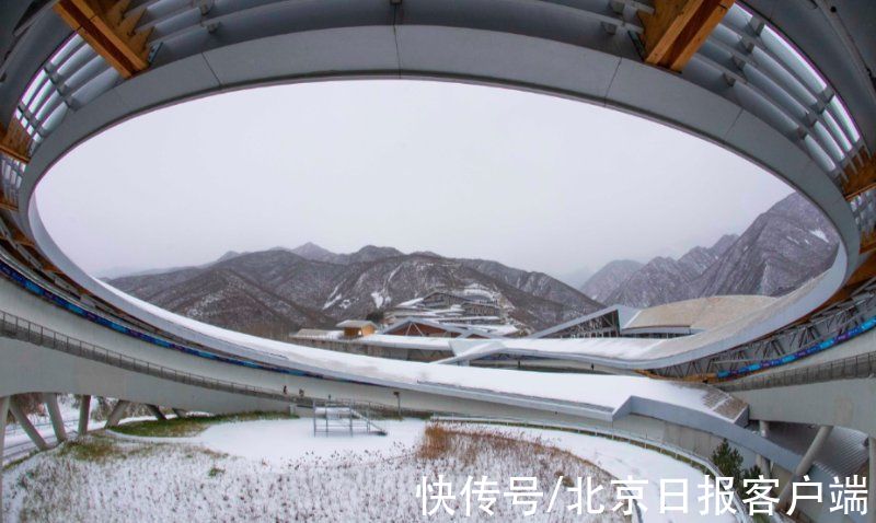 运动员|“雪游龙”中运动员尽情滑行，雪中延庆赛区动感十足