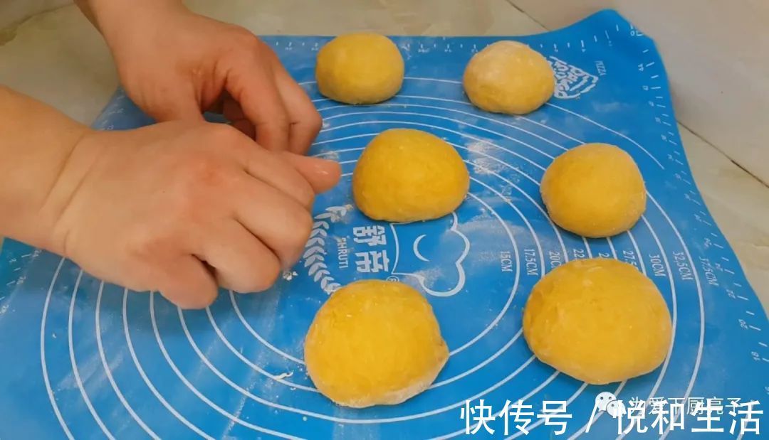 面包这么做太香了,加4个鸡蛋,不用烤箱也能一次成功,松软香甜