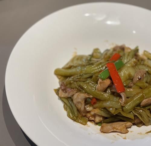 创意虾籽豆腐烩龙虾油条脆，私房牛肉妈妈脆炒肚带你穿越回民国宴