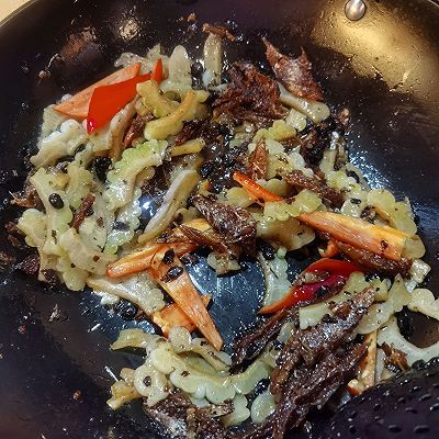 豆豉鲮鱼炒苦瓜|凉拌苦瓜和豆豉鲮鱼炒苦瓜