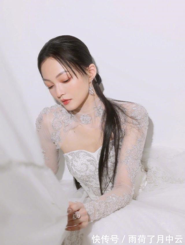 國慶晚會|張韶涵2021央視國慶晚會禮服