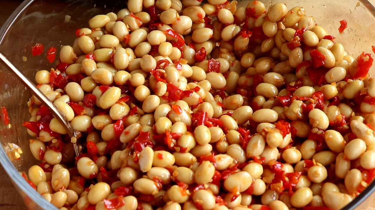 黄豆别再打豆浆了，教你一个更营养的做法，香辣开胃下饭，超好吃