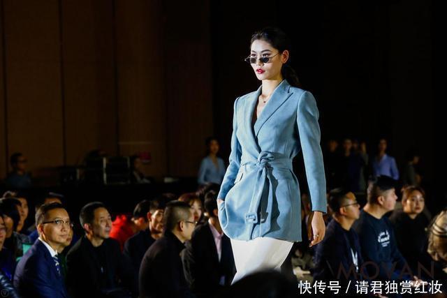 欧美女性|能把欧美风穿好看的女生,一般都有以下5个相似之处,不止是看脸