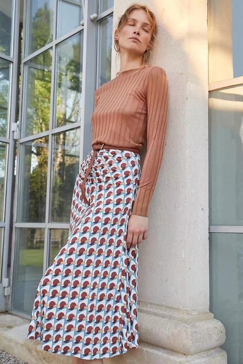 春天的穿搭，如何彰显女性的魅力？单品与颜色搭配缺一不可！