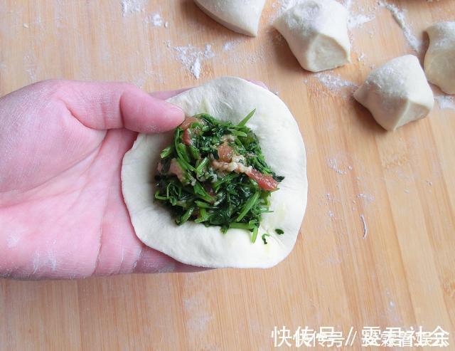 面团|蒸包子时，记得不要只加酵母，面里加2样，包子又白又软又香又甜