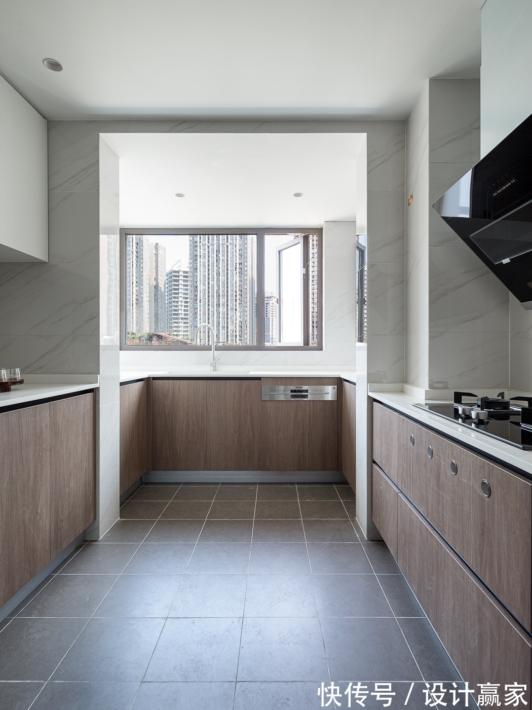 女主人|125㎡简约四居,黑白灰+暖色,一眼就爱上,无以复加